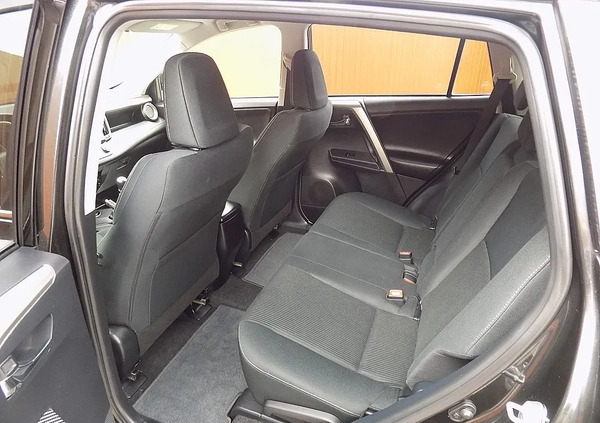 Toyota RAV4 cena 62900 przebieg: 179000, rok produkcji 2015 z Raciąż małe 436